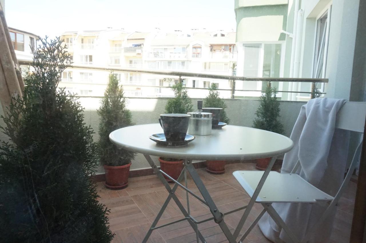 Bright, Comfortable And Cozy Apartment Burgas Bagian luar foto